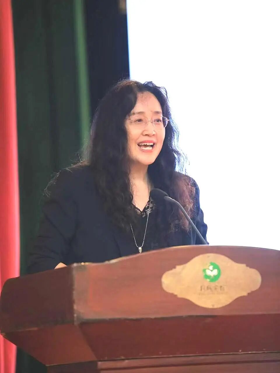 现任巴黎人澳门官网最新版下载书记裘新