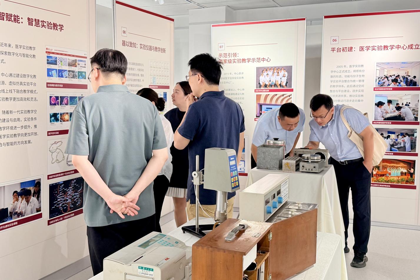 医学实验通过显微观察