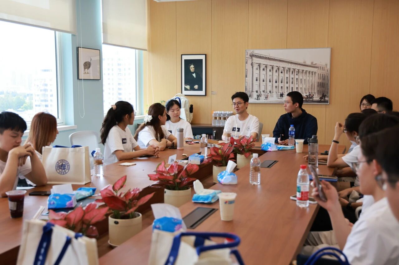 与科学家们展开了一整天高密度的学术对