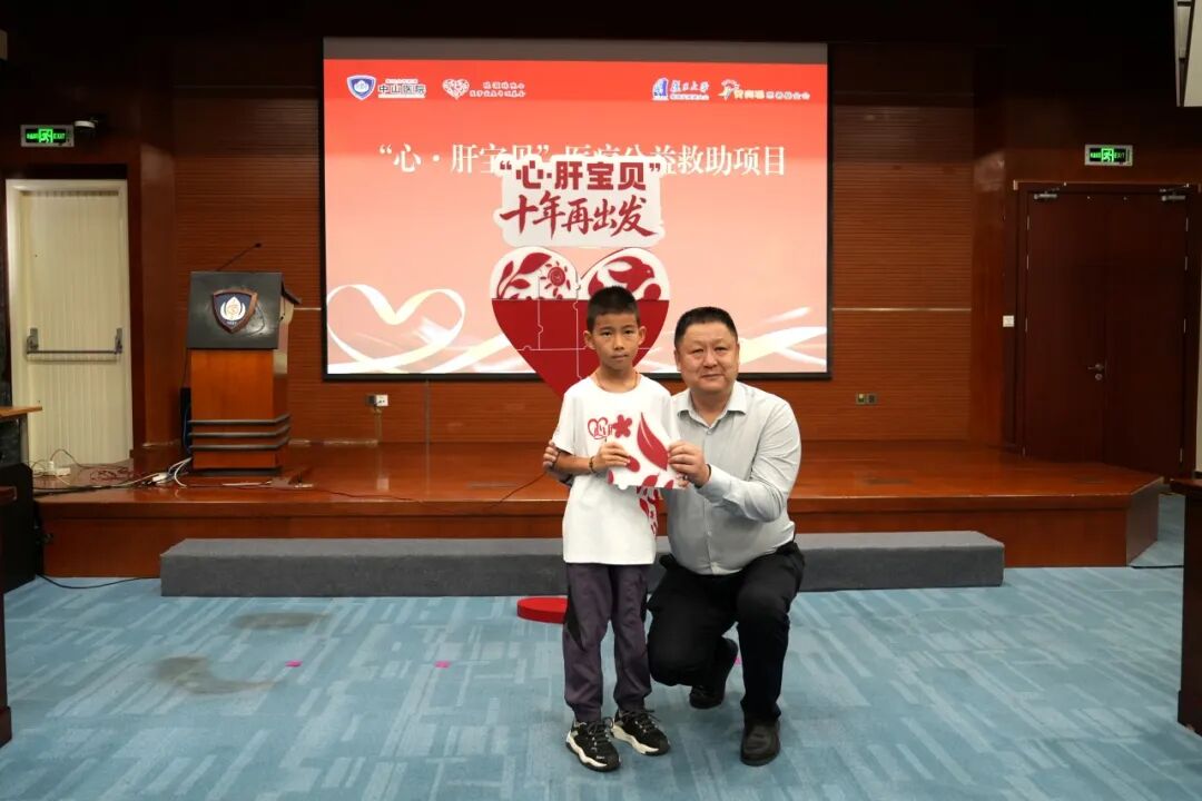 小志愿者唱起改编版《起风了》